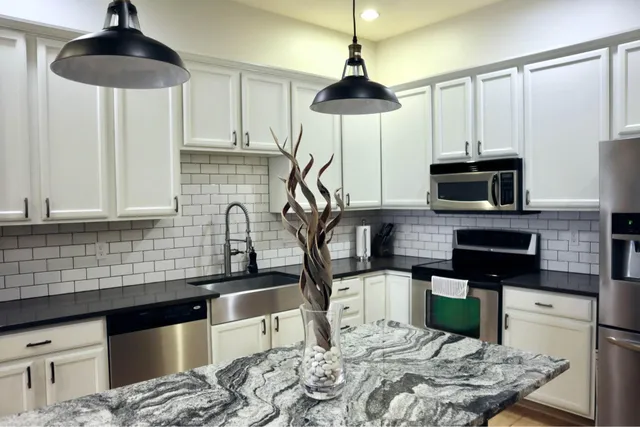 $2,500 | 3712 Wooddale Avenue South, Unit 8, St. Louis Park, MN 55416