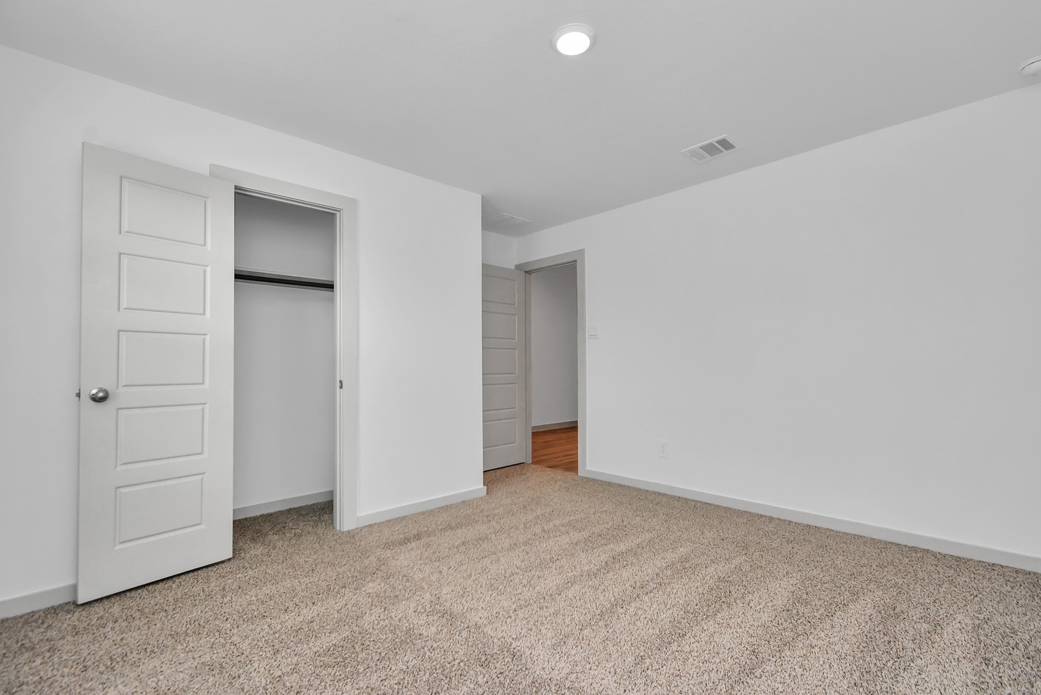 1114 Hughes Crossing Drive Rosharon, TX 77583 - Photo 4 of 32