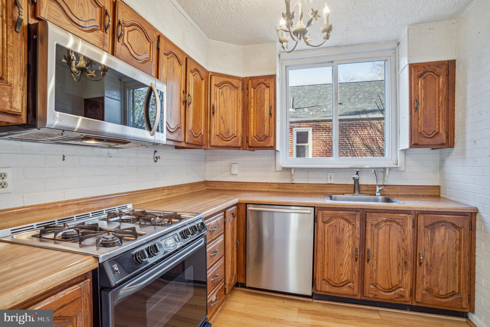 101 Melbourne Avenue Silver Spring, MD 20901 - Photo 4 of 30 Kitchen with stainless steel appliances