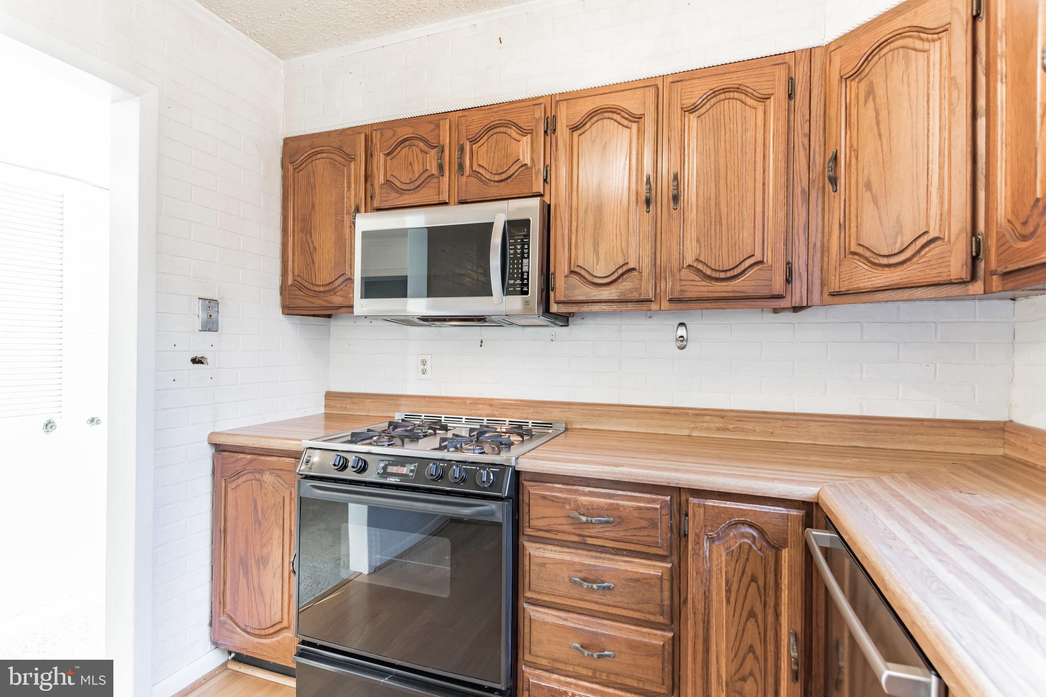101 Melbourne Avenue Silver Spring, MD 20901 - Photo 6 of 30 Built in microwave