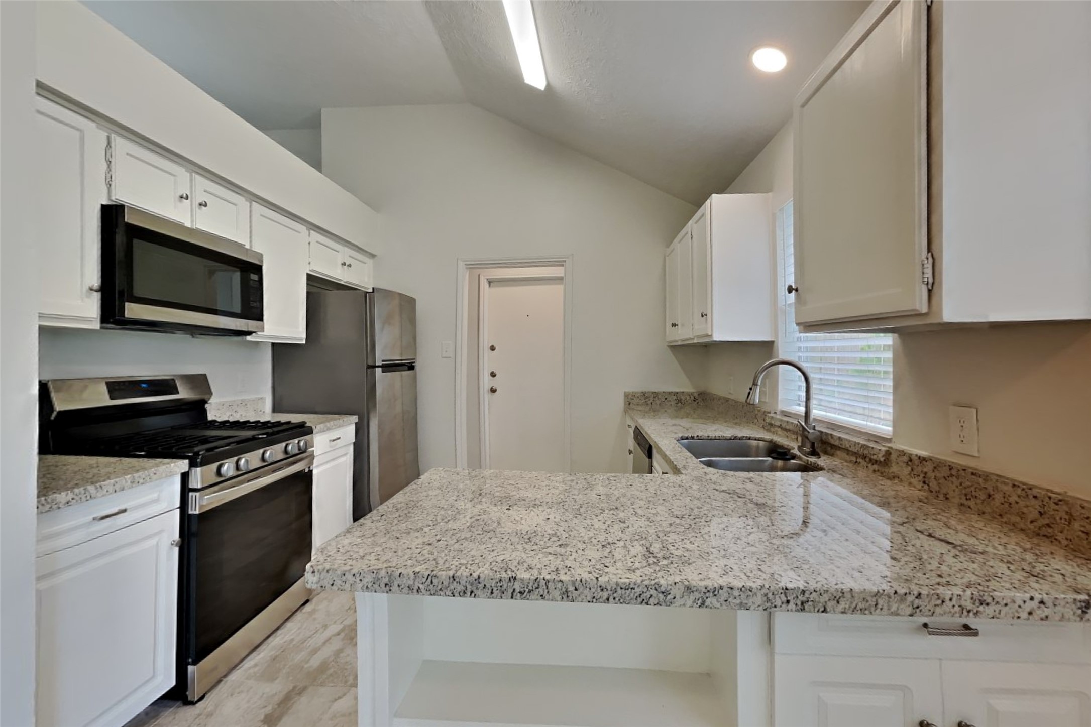 1915 Creston Drive Spring, TX 77386 - Photo 5 of 18