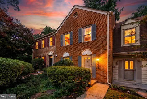 $735,000 | 5008 Domain Place, Alexandria, VA 22311