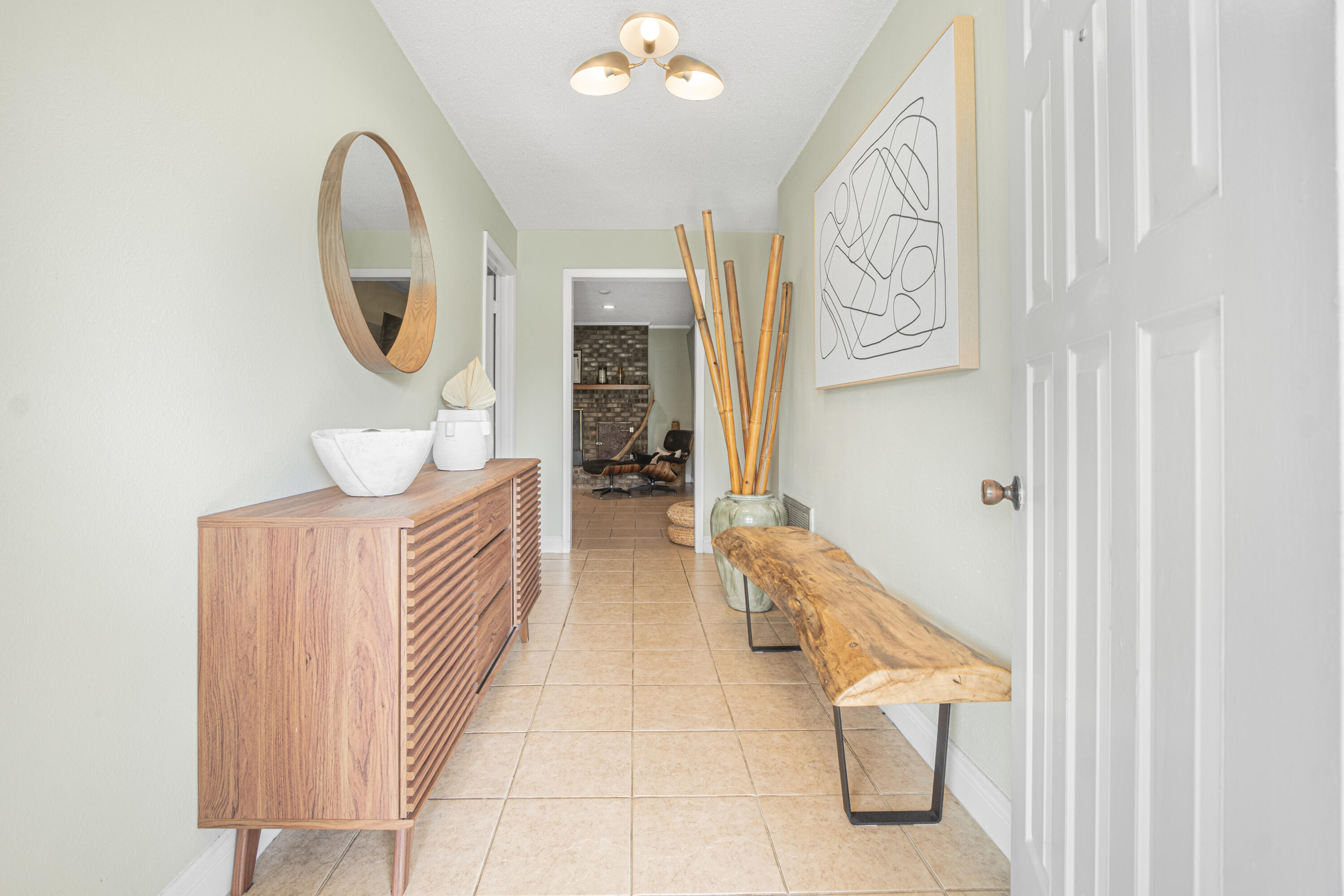 19228 Highway 331 Freeport, FL 32439 - Photo 12 of 26 a living room with furniture