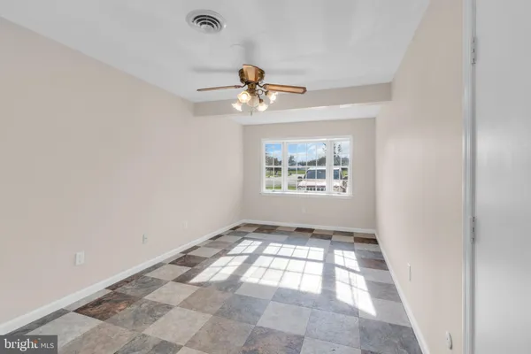 a view of entryway with window