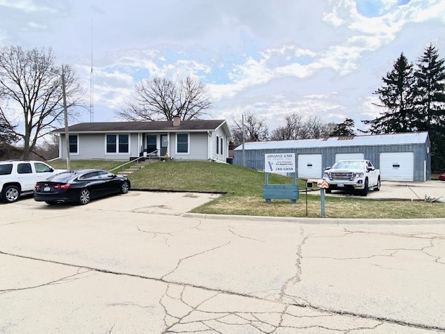 661 Reynoldswood Road Dixon, IL 61021 - Photo 1 of 21 a front view of a house with a yard