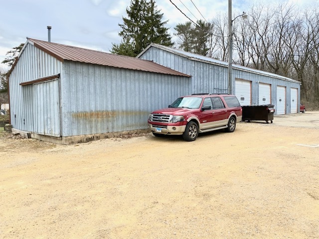 661 Reynoldswood Road Dixon, IL 61021 - Photo 4 of 21 a car parked in front of a house