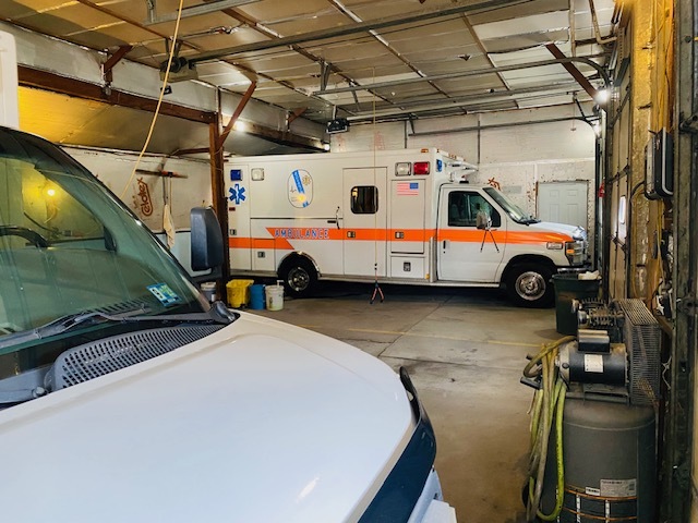 661 Reynoldswood Road Dixon, IL 61021 - Photo 5 of 21 a view of garage