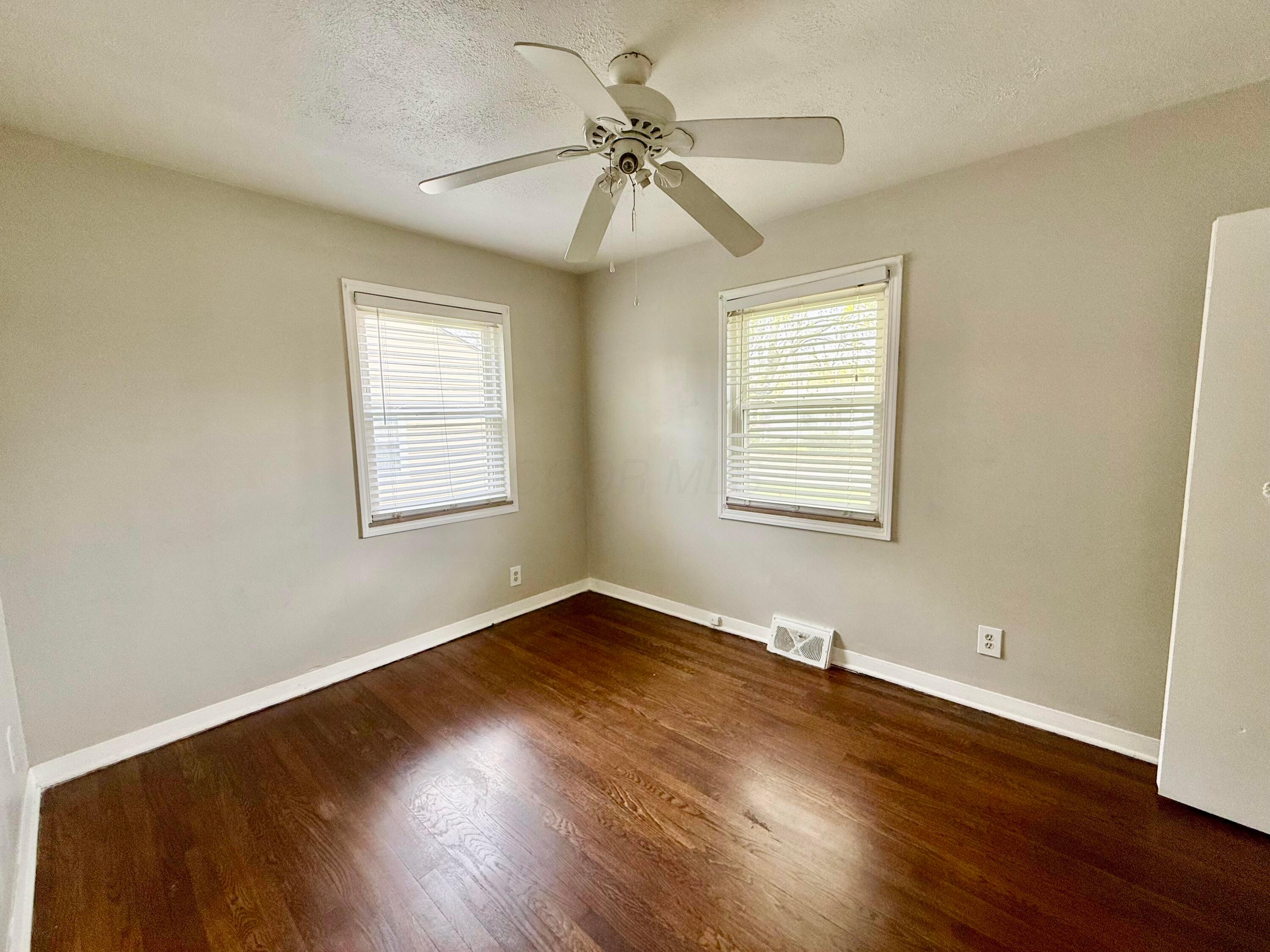 305 Danhurst Road Columbus, OH 43228 - Photo 19 of 39