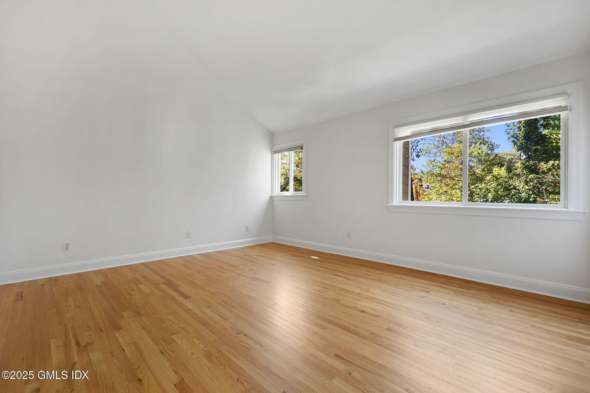 333 Palmer Hill Road, Unit 2D Riverside, CT 06878 - Photo 15 of 25 Primary Bedroom