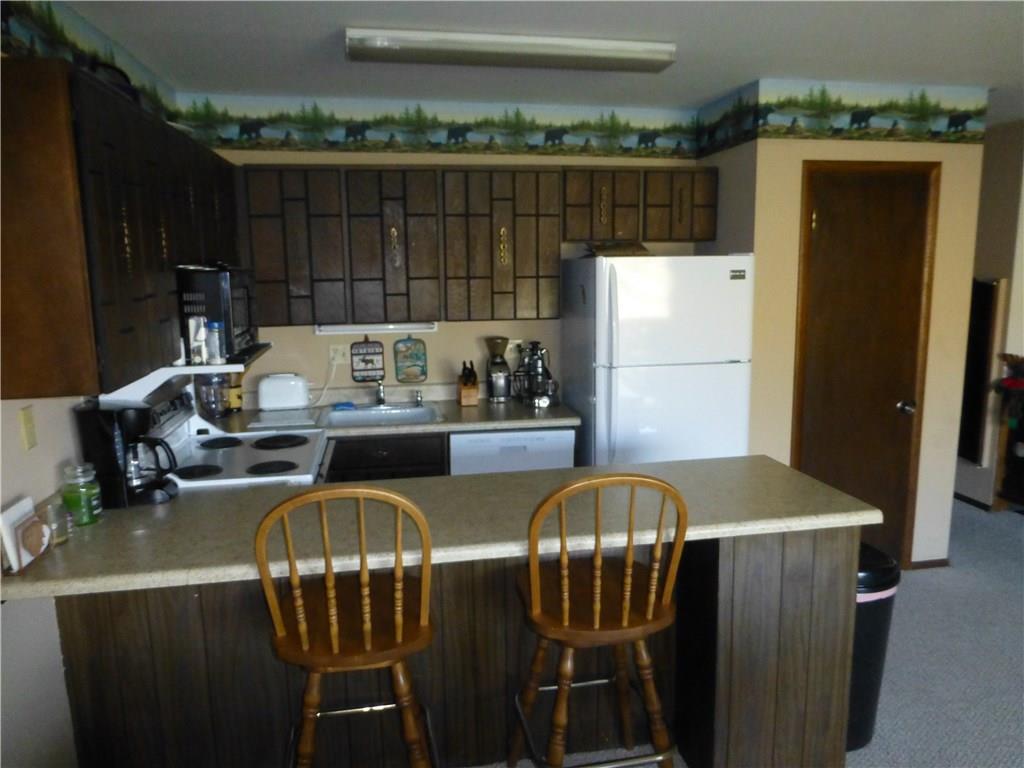 110 Evergreen Road, Unit B303 Dillon, CO 80435 - Photo 5 of 21 a table with chairs and a refrigerator