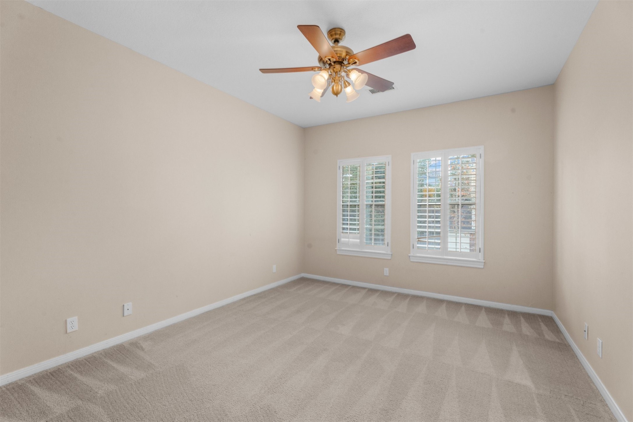 14210 Reissen Lane Houston, TX 77069 - Photo 26 of 34 an empty room with a window