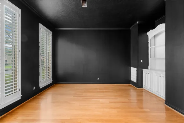 a view of empty room with window