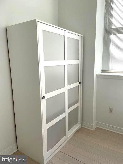 1600 Arch Street, Unit 1904 Philadelphia, PA 19103 - Photo 14 of 21 a view of an empty room with a window