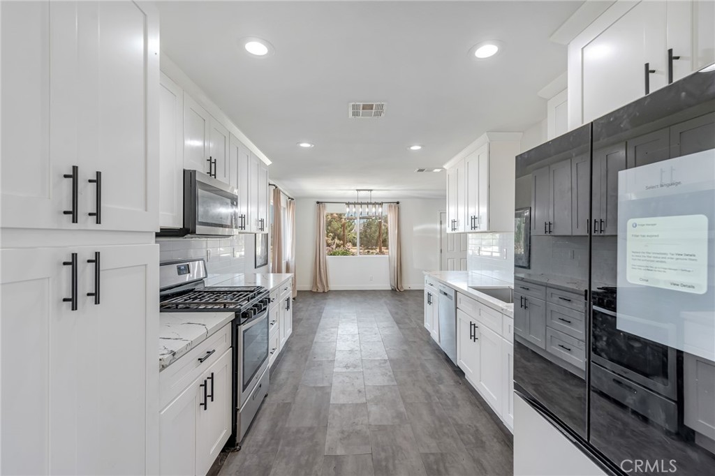 25811 Del Sol Road Apple Valley, CA 92308 - Photo 10 of 35