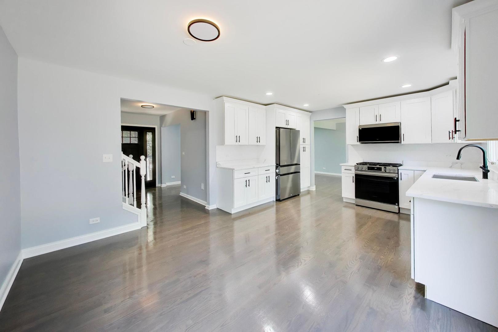 16W250 93rd Place Burr Ridge, IL 60527 - Photo 9 of 30