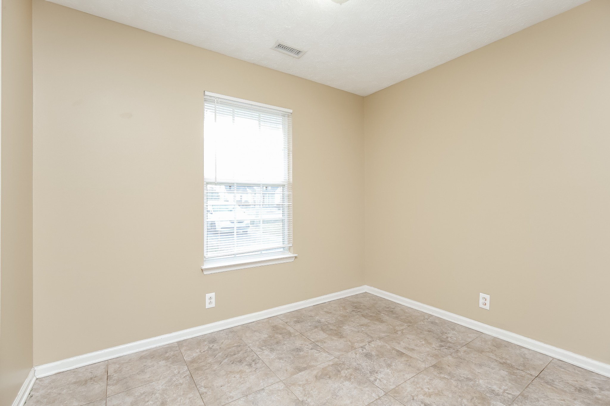 664 Crescent Road Murfreesboro, TN 37128 - Photo 11 of 16 an empty room with a window