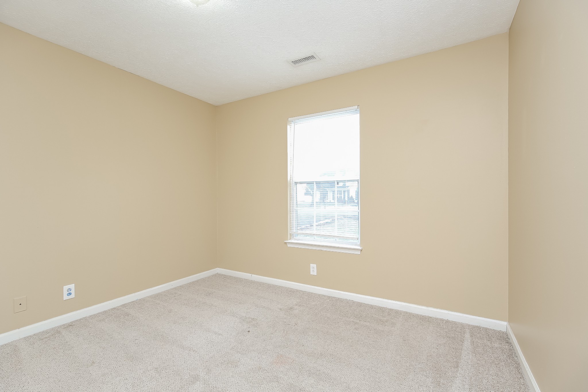 664 Crescent Road Murfreesboro, TN 37128 - Photo 12 of 16 an empty room with a window