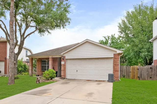 $2,100 | 17538 South Summit Canyon Drive, Houston, TX 77095