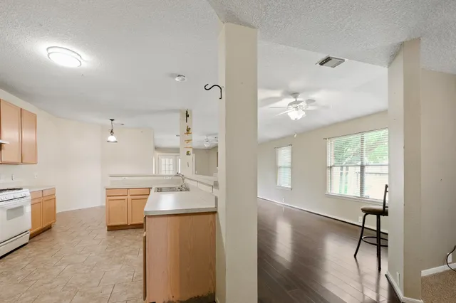 $2,100 | 17538 South Summit Canyon Drive, Houston, TX 77095