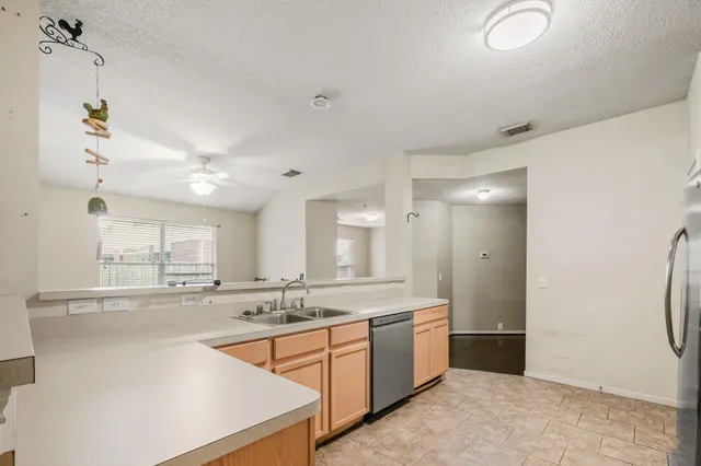 $2,100 | 17538 South Summit Canyon Drive, Houston, TX 77095