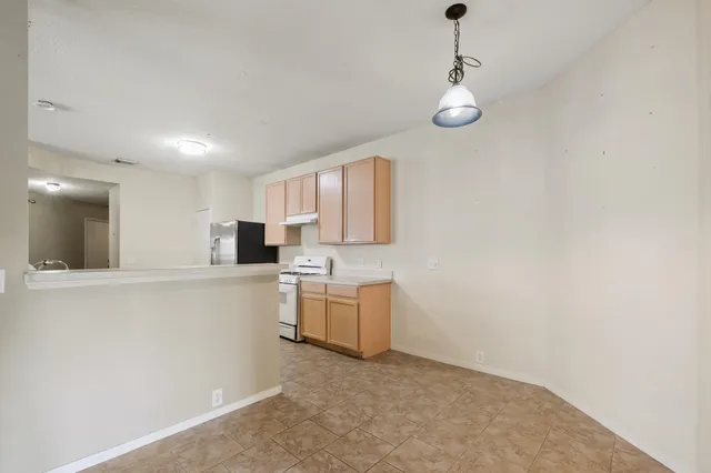 $2,100 | 17538 South Summit Canyon Drive, Houston, TX 77095