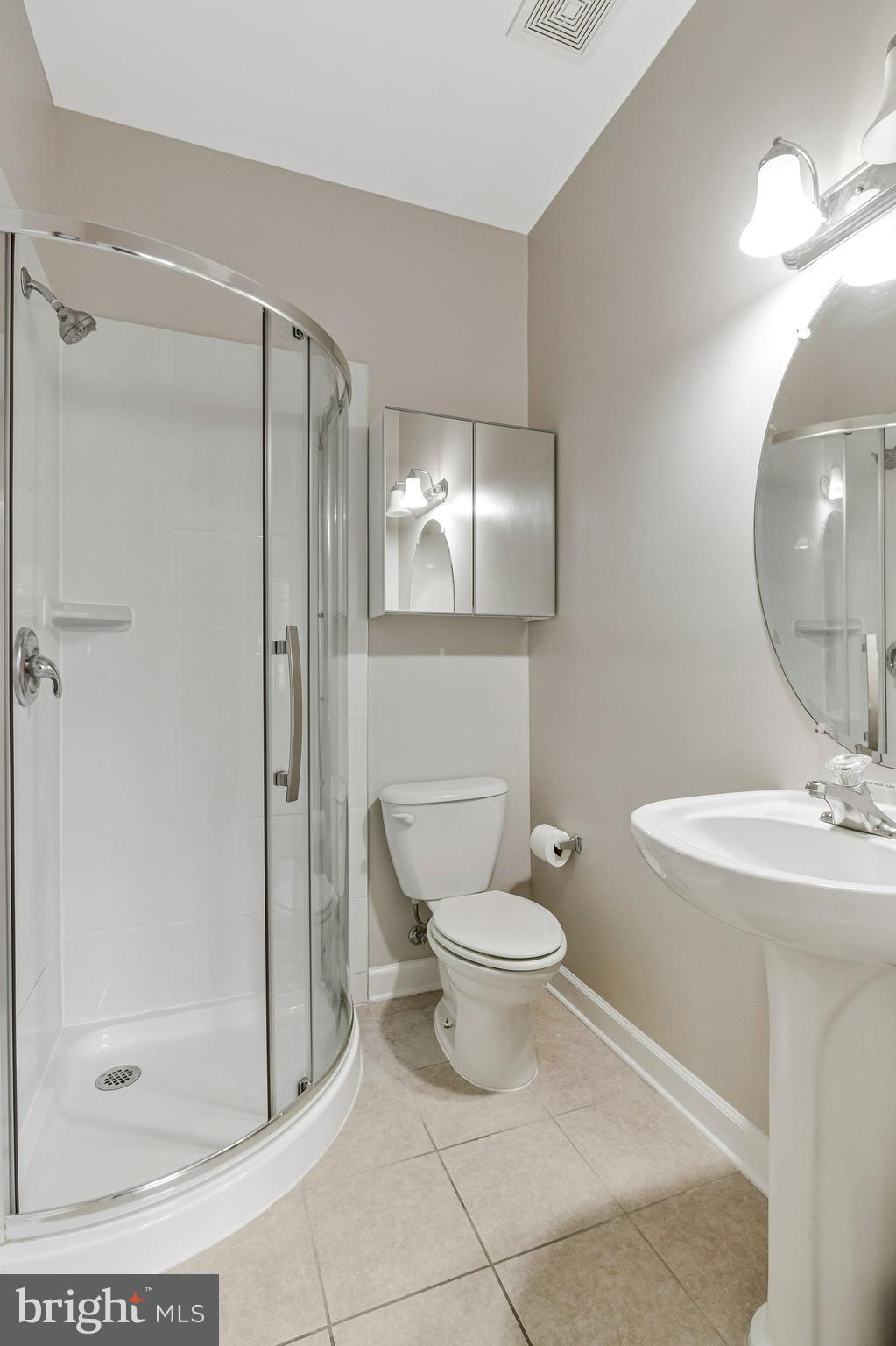 11718 Leesborough Circle Silver Spring, MD 20902 - Photo 11 of 42 En suite Full bath #1