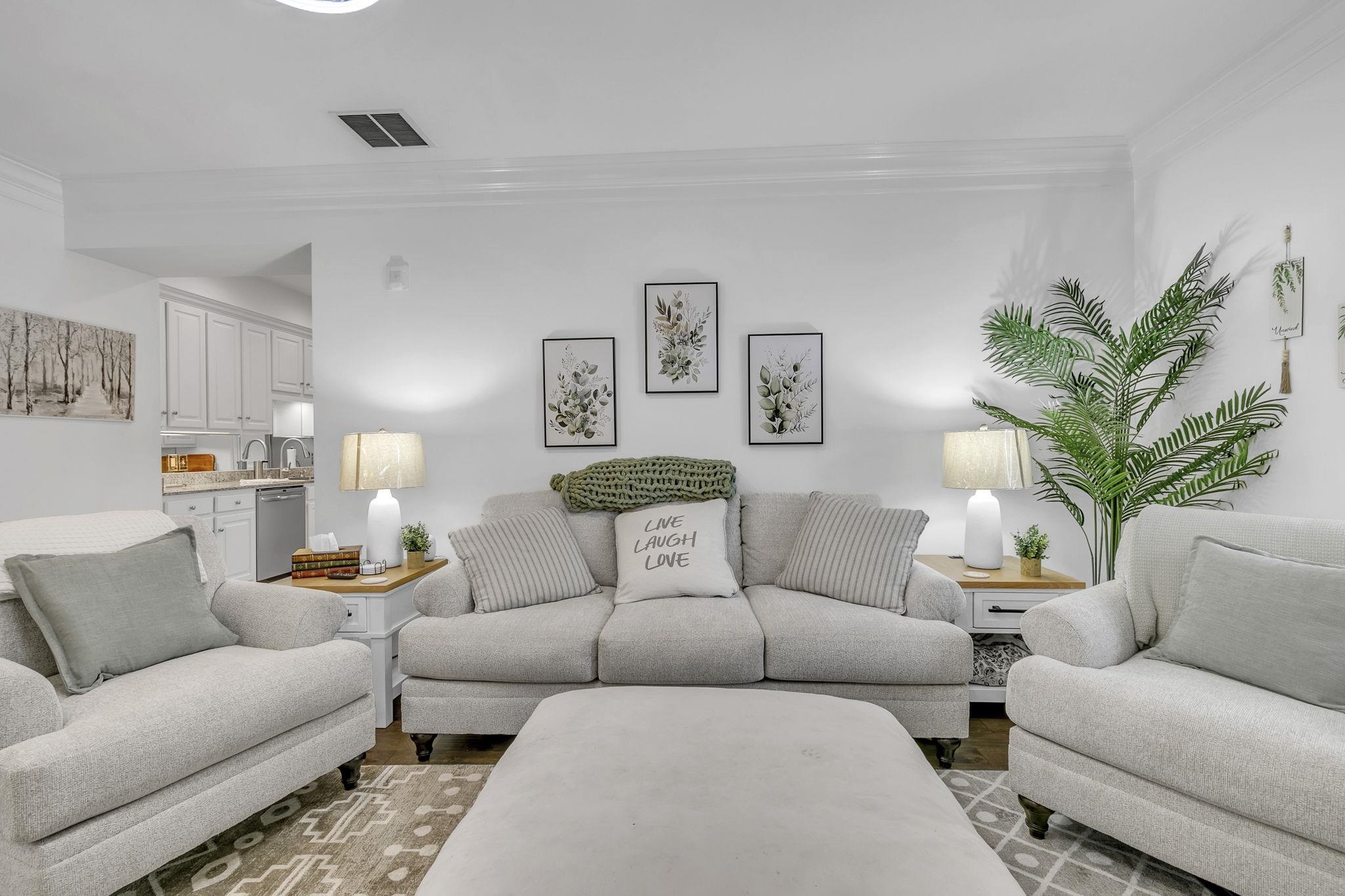 753 St Francis Street, Unit TH1004 Mobile, AL 36602 - Photo 12 of 56 Living Room