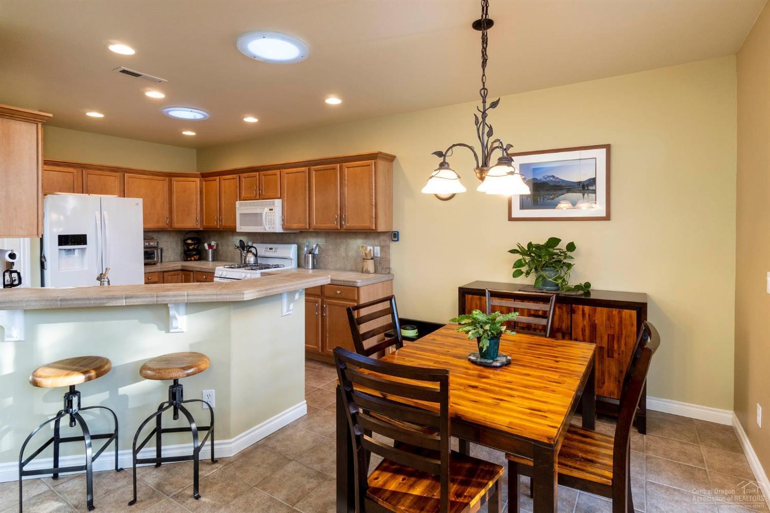19569 Fishhawk Loop Bend, OR 97702 - Photo 6 of 25 Nice dining area that allows for a large