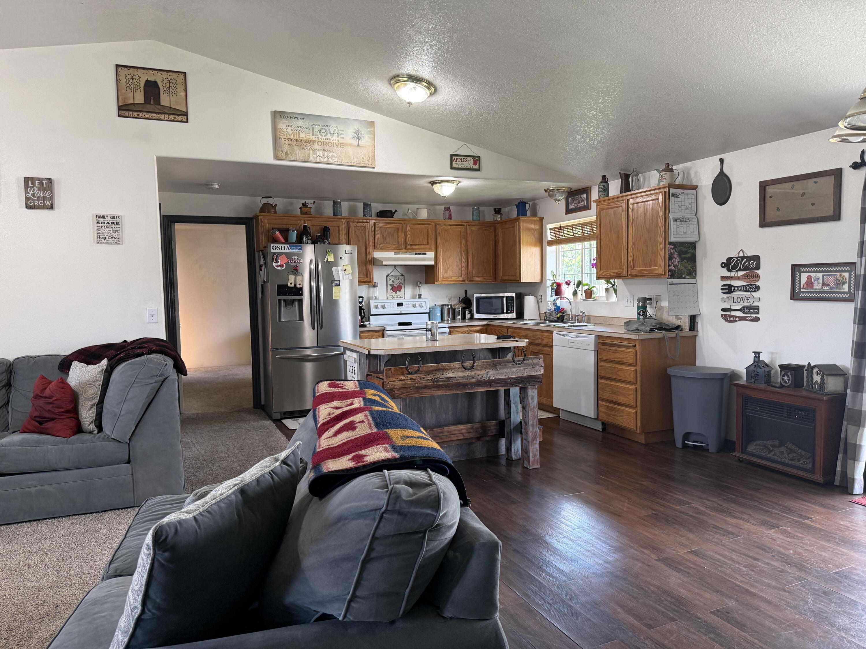 2329 Northeast Yellowpine Road Prineville, OR 97754 - Photo 11 of 30