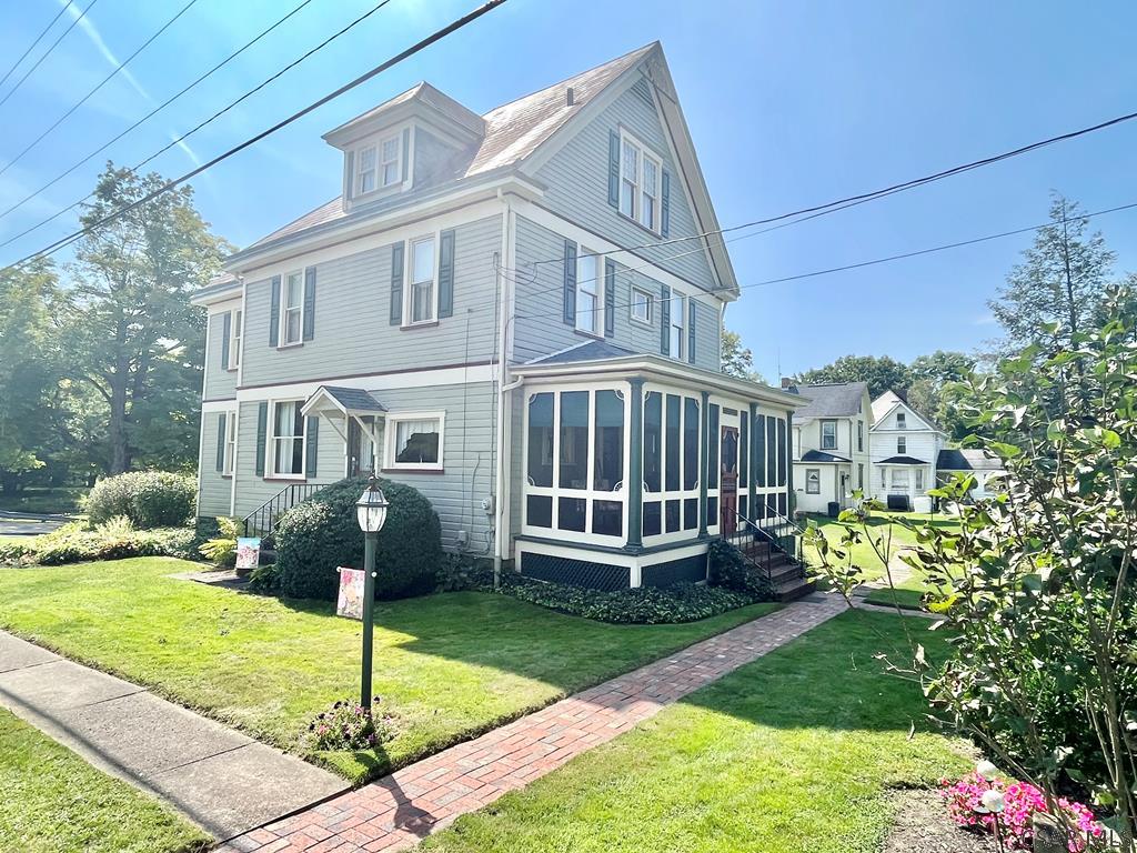397 2nd Street Confluence, PA 15424 - Photo 4 of 39