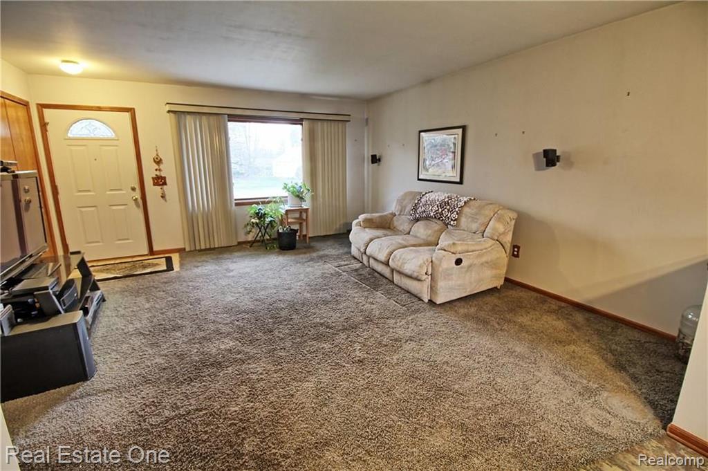 3633 Mildred Avenue Rochester Hills, MI 48309 - Photo 5 of 20