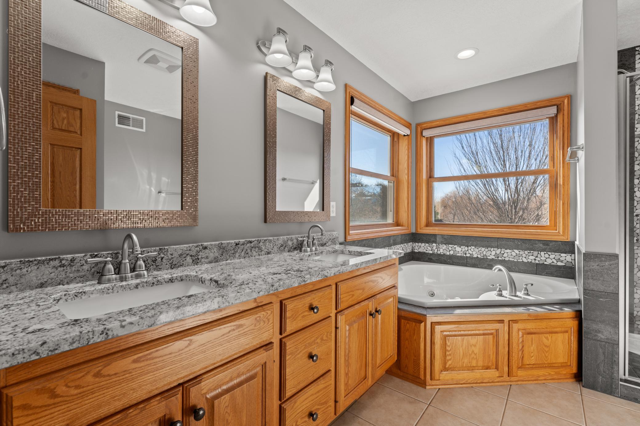 5005 Scenic Oak Drive Southwest Rochester, MN 55902 - Photo 15 of 34