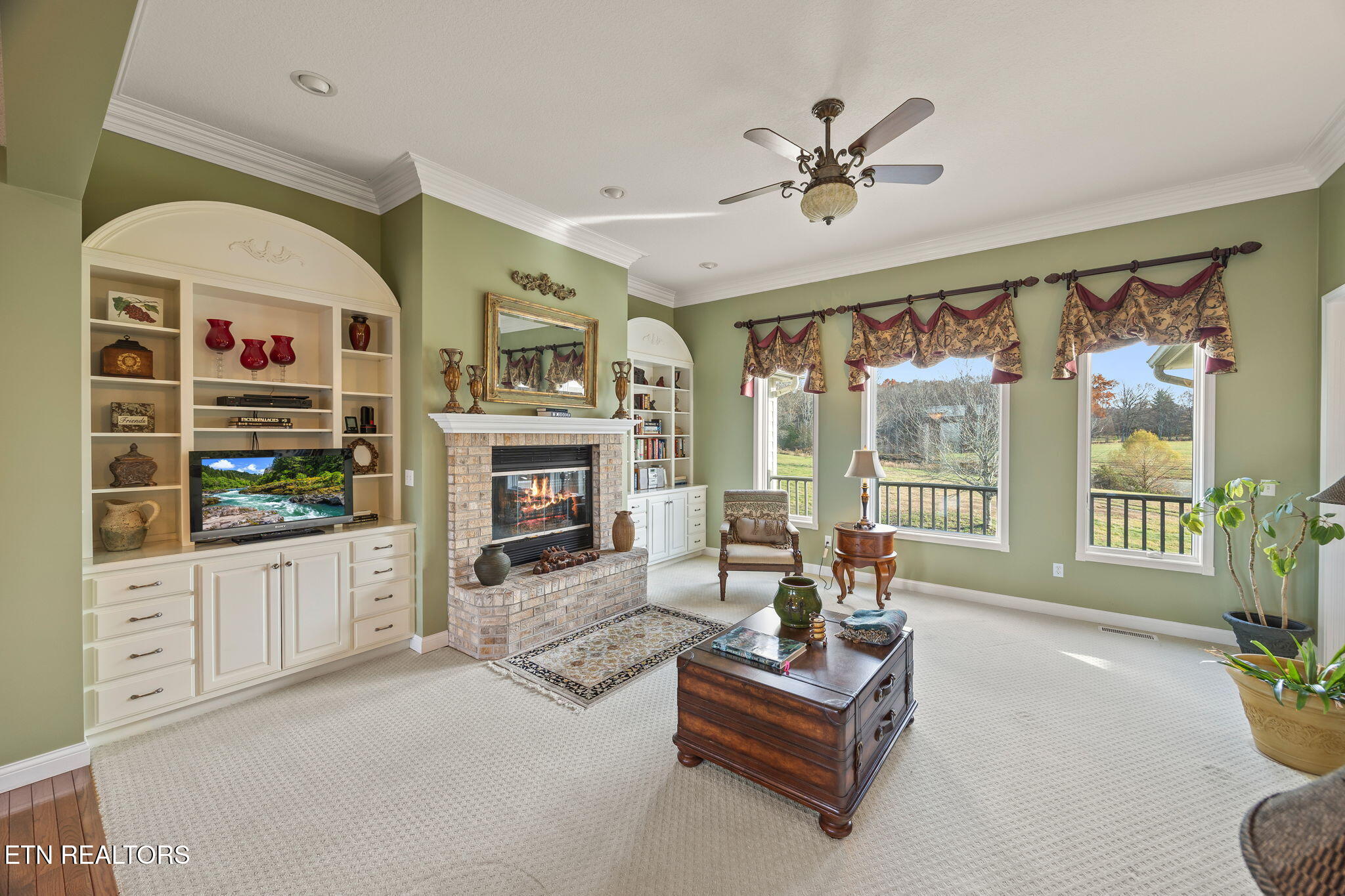 135 Austin Lane Deer Lodge, TN 37726 - Photo 14 of 57 Living Room