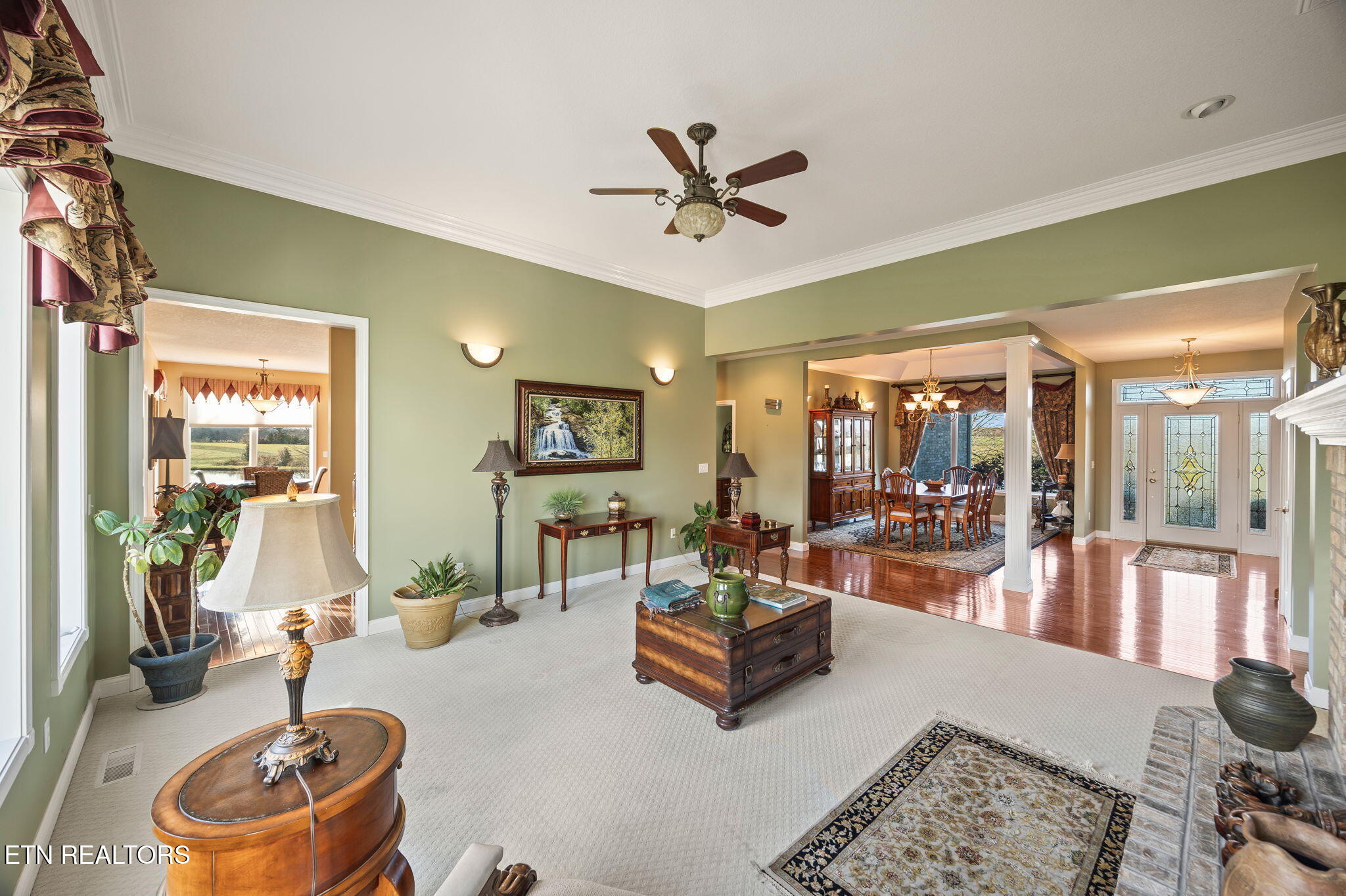 135 Austin Lane Deer Lodge, TN 37726 - Photo 16 of 57 Living Room