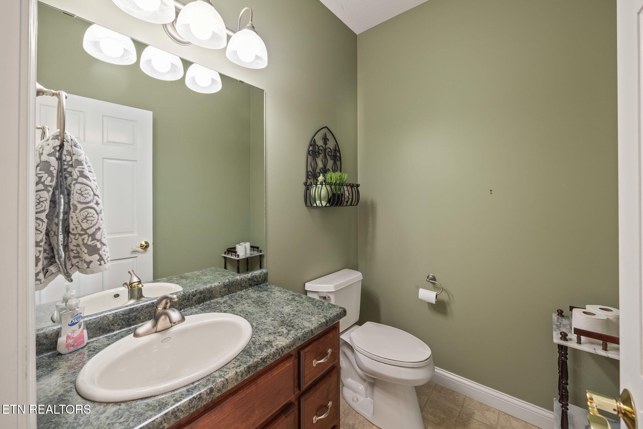 135 Austin Lane Deer Lodge, TN 37726 - Photo 22 of 57 Bathroom
