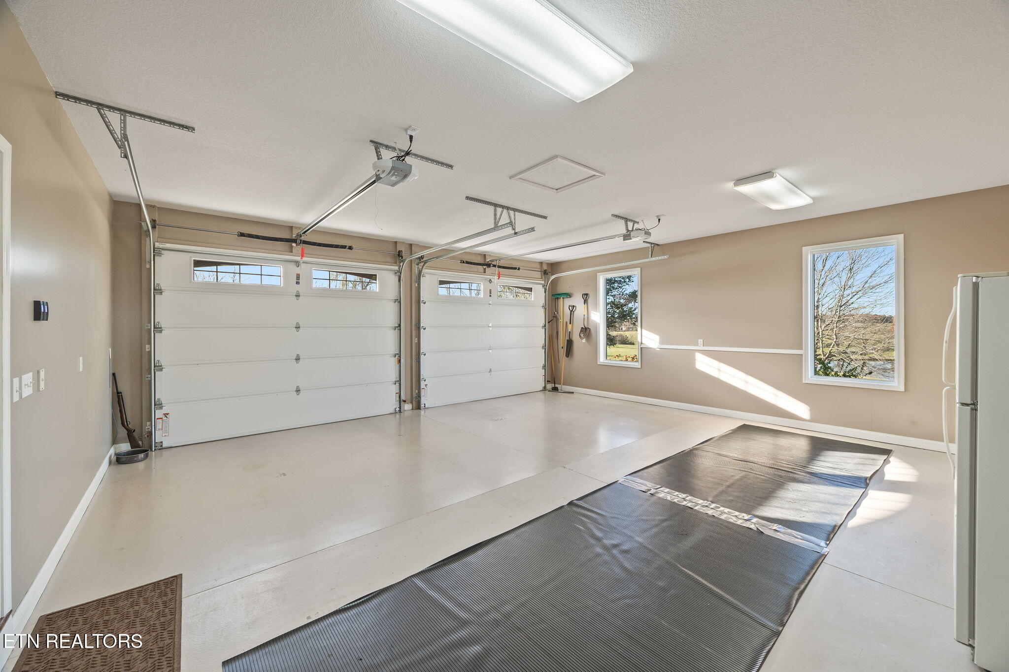 135 Austin Lane Deer Lodge, TN 37726 - Photo 26 of 60 Garage