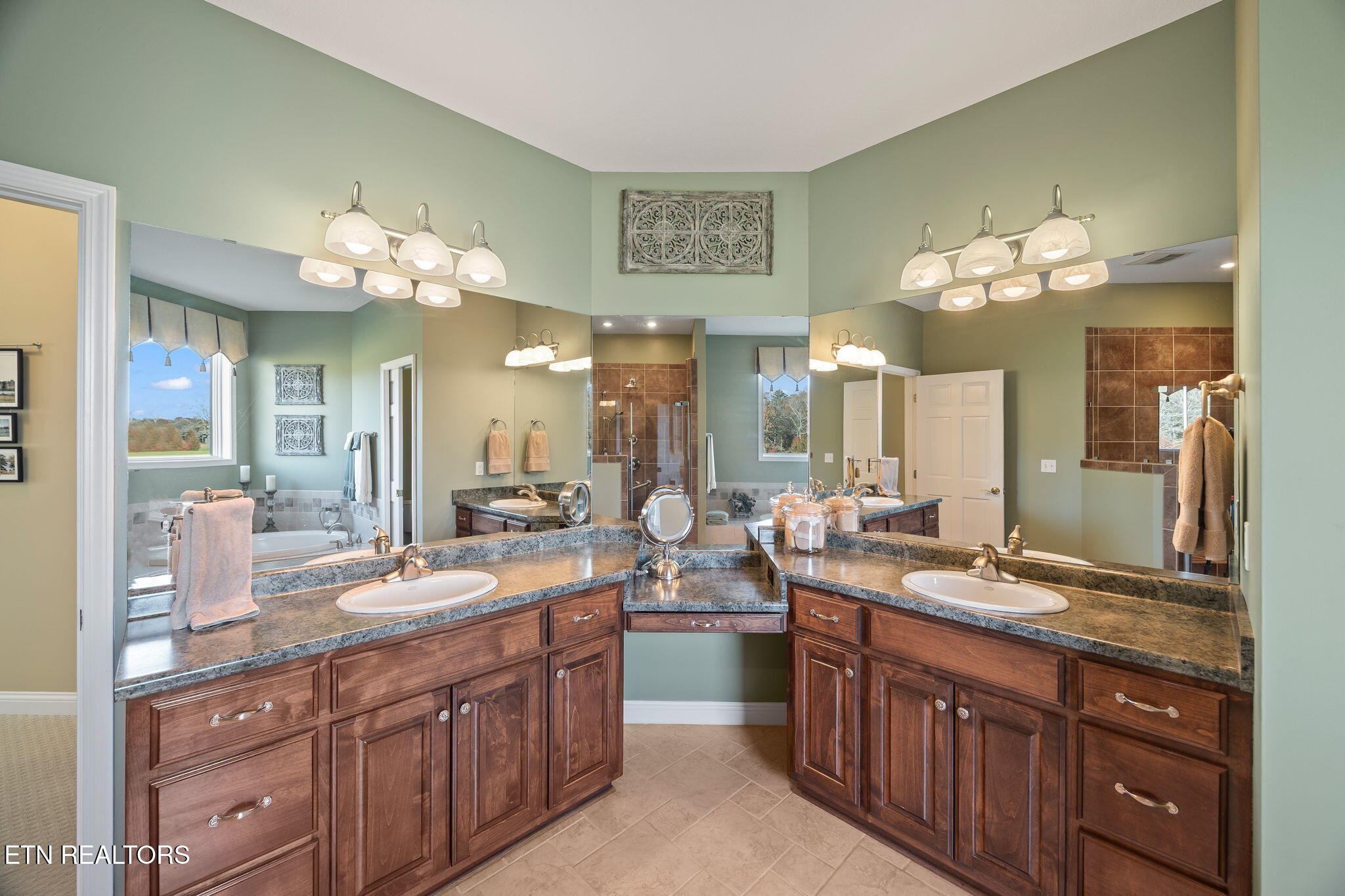 135 Austin Lane Deer Lodge, TN 37726 - Photo 29 of 57 Bathroom