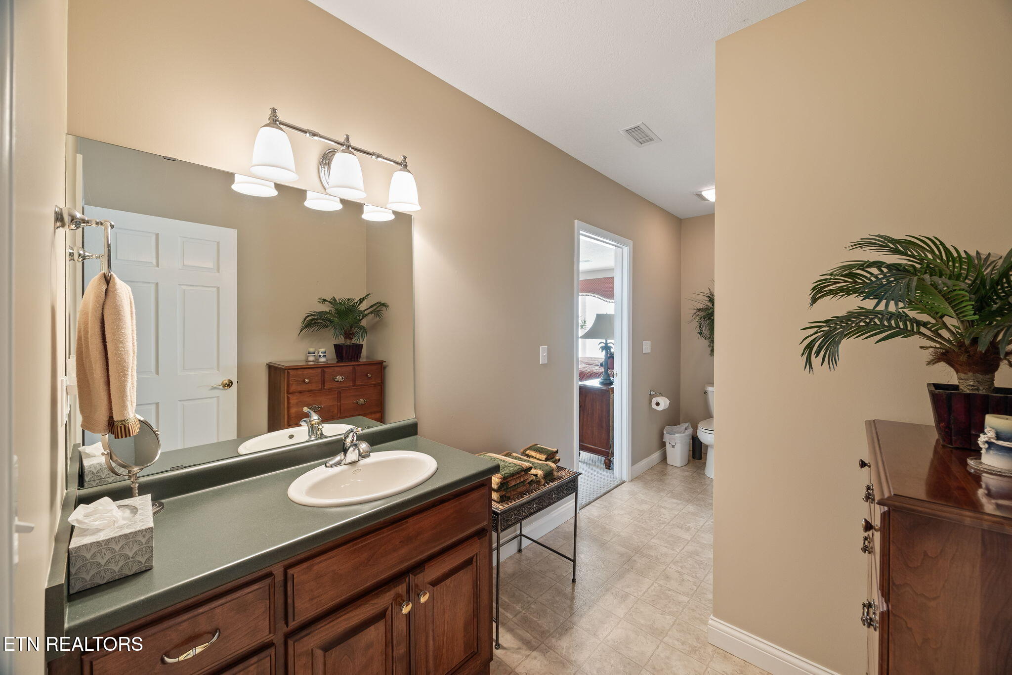 135 Austin Lane Deer Lodge, TN 37726 - Photo 33 of 60 Bathroom