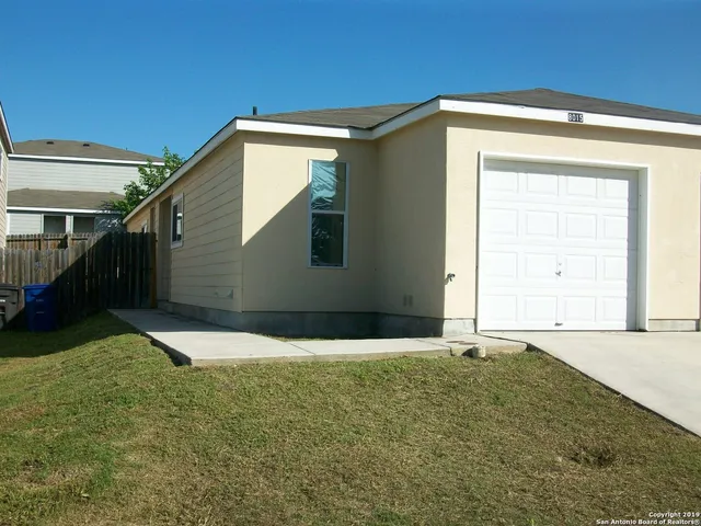 $1,175 | 8015 Maverick Climb, San Antonio, TX 78250