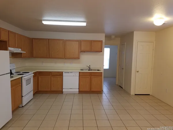 $1,100 | 8015 Maverick Climb, San Antonio, TX 78250