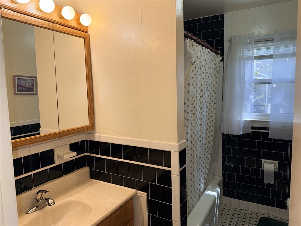 28 Robinhood Road Natick, MA 01760 - Photo 11 of 28