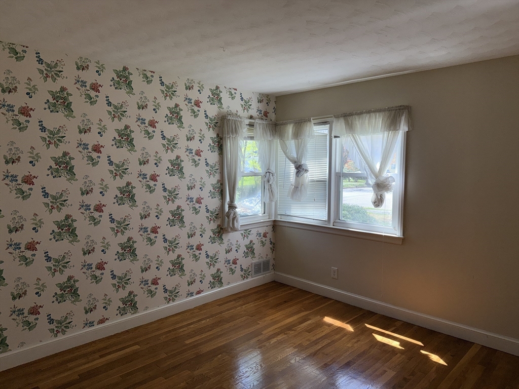 28 Robinhood Road Natick, MA 01760 - Photo 17 of 28