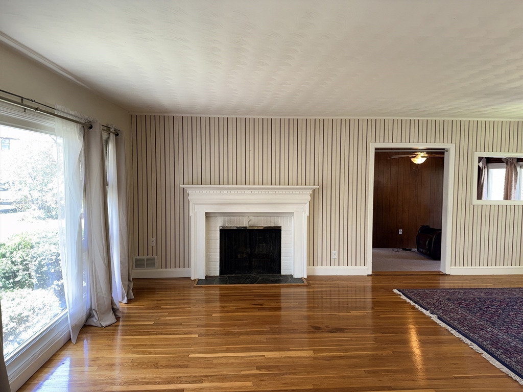28 Robinhood Road Natick, MA 01760 - Photo 7 of 28