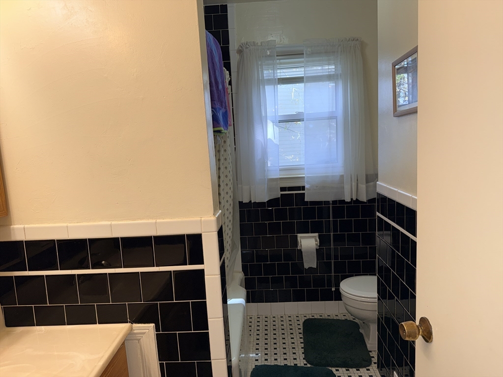 28 Robinhood Road Natick, MA 01760 - Photo 10 of 28