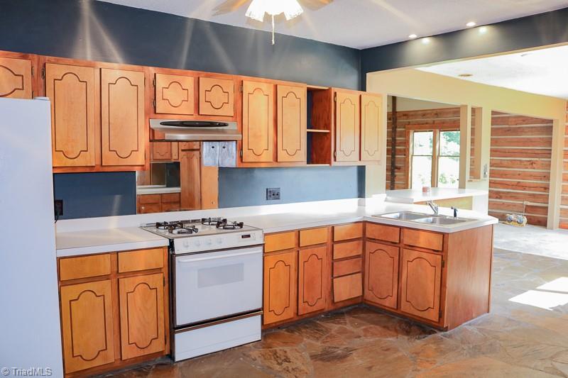 5258 Ferguson Road Liberty, NC 27298 - Photo 14 of 28