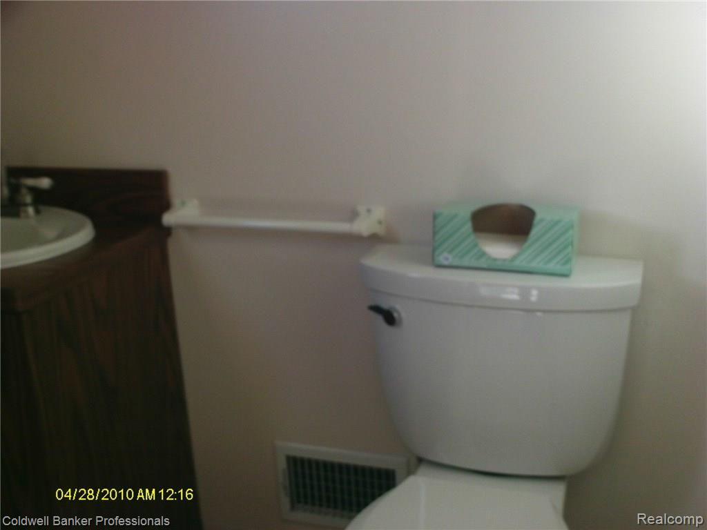 32439 Hayes Road Warren, MI 48088 - Photo 16 of 25 Gallery Image 16