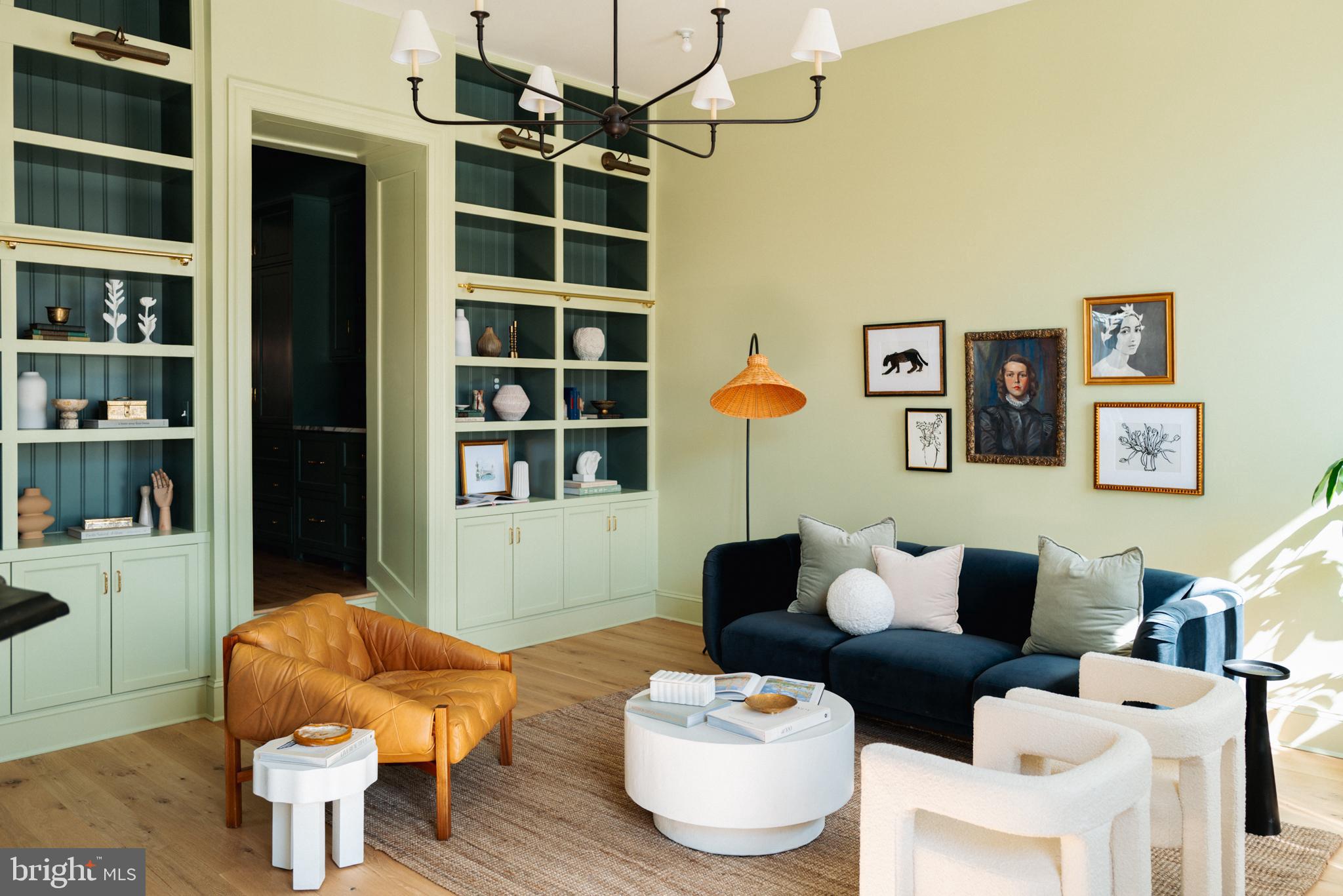 1000 Independence Avenue Southeast Washington, DC 20003 - Photo 3 of 4 a living room with furniture