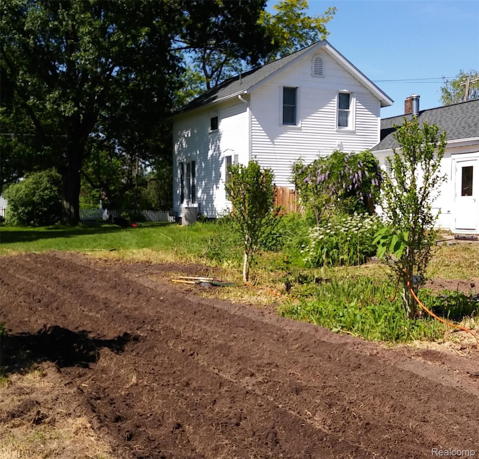 11201 West Mount Morris Road Flushing, MI 48433 - Photo 3 of 24 3.jpg