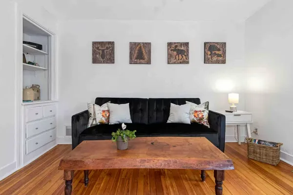 $2,700 | 330 East Street, Dedham, MA 02026