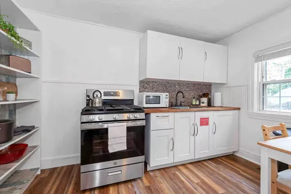 $2,700 | 330 East Street, Dedham, MA 02026